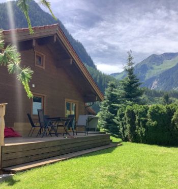zweite Terrasse mit Garten n(ach Westen)