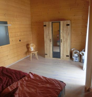 Schlafzimmer bietet Platz für ein Kinderreisebett (1x vorhanden, falls gewünscht))