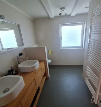 Bad mit Duche und WC